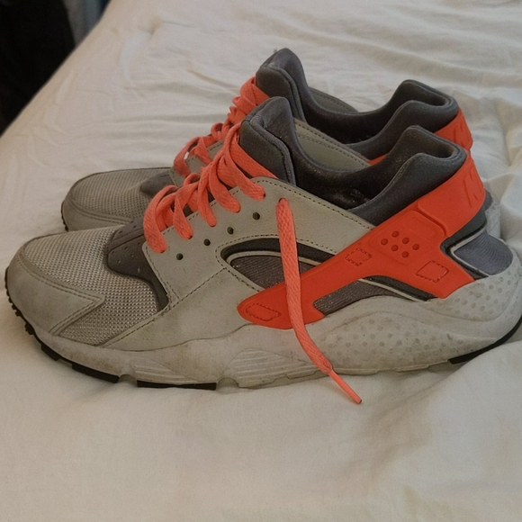 Size 7 Huarach - Picture 1 of 3